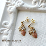 ミニ花びらとボタニカルリーフのピアス / イヤリング