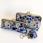 リバティ　がま口ポーチ