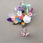 花柄折り鶴と花つまみ細工のリース　壁掛け　インテリア　ちりめん細工　クリスマス　節句　お正月　お食い初め　結婚式　お誕生日　welcome　プレゼント