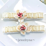 ぷっくり可愛い刺繍花🌺　アームバンド（オーガンジー　おしゃれアイテム　上品　華やか　くるみボタン　アームカバー　袖　便利グッズ　母の日　お誕生日　プチギフト　プレゼント　ギフト　秋冬　）