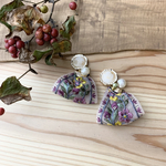 インド刺繍リボン×パール×お花×ピスタチオビーズ×ボタン×花×紫　リボンピアス レトロ　アンティーク　ボタンピアス　花柄