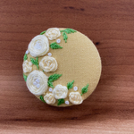 刺繍くるみボタン（ヘアゴム/ブローチ）