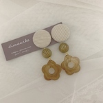 コーデュロイおはなピアス(ホワイト)