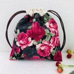  【送料無料】　アンティークローズ×お花の刺繍生地　巾着袋   巾着ポーチ　サニタリーポーチ 