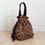 秋冬定番☆大人気のレオパード　リボン巾着バッグ　巾着トートバッグ　ラッピング対応可 　キャメルベージュ　差し色 　ヒョウ柄　　470