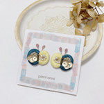 ペールイエロー×くすみブルーのちょうちょ刺繍ピアス/イヤリング