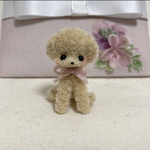 おすわり　ミルキーベージュのトイプードル　モールアート　モールベア 