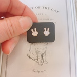 白　うさぎピアス　樹脂ピアス