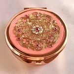 透かしパーツの鏡付きピルケースCROSS salmon pink 