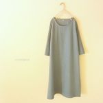  ドロップショルダーのワンピース。中肉厚ハーフリネン。水色。【М】