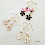 sale♪[全２色]さくらのチャームのシンプルピアス(イヤリングにも変更可能)