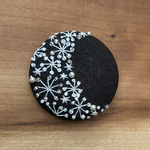 ビーズ刺繍くるみボタン（ヘアゴム/ブローチ）