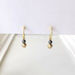 〈痛くない〉～フェイクピアス～ゴールドリング×小さな雪だるまパールイヤリング・イヤークリップ〈ヘマタイトカラー×ベージュ〉(両耳用)(手で調節可能)  管理No.1867