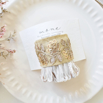 【 再販 】新作　インド刺繍　刺繍リボン ベージュ　ホワイト　フリンジ　ゴールド　ポニーフック　＊　マジェステ　ヘアカフス　結婚式　プレゼント　ギフト　お呼ばれ　冬　お洒落　大人可愛い　ヘアフック　花