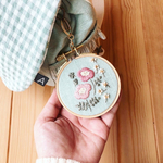 【誕生花で…】刺繍のキーホルダー