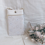  今大人気のスマホショルダー♡お出かけのお供に♡マーガレット刺繍ピンクベージュ