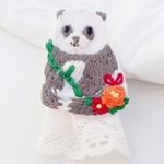 レース付きパンダ刺繍ブローチ
