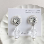 【送料無料】Fuchidori❇︎beads花のビーズ刺繍ピアス/イヤリング/ノンホールピアス（白・ホワイト）クリア/秋/冬/きれいめ/大ぶり
