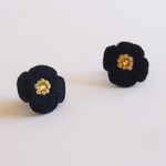 ｍ様ご注文分「黒のポピーの刺繍ピアス」