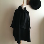 カシミヤ100％黒で作ったマントコート