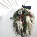 クリスマススワッグ  ～パンパスグラスとルリタマアザミ