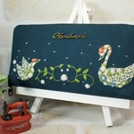 M様ご依頼品　　白鳥の刺繡　長財布
