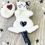 枕とヘソ天猫ちゃん