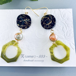 No.451  ワンコイン ブラック和風ビーズ×グリーン揺れるロングピアス／イヤリング  1000円以上送料無料！