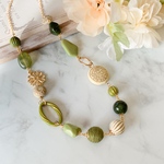 グリーンのアンティーク調ネックレス