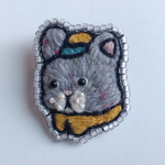 上品な猫ちゃんブローチ　グレー×イエロー