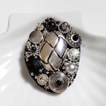Antique Silver Beads  Reunion 9　ビーズ刺繍ブローチ