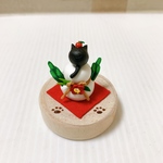 鏡餅にゃんこ　黒猫