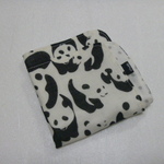 １０３６．大人可愛いパンダ柄の４重ガーゼハンカチ　再販１