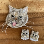 オーダー専用✩うちの子刺繍ピアス、ブローチ