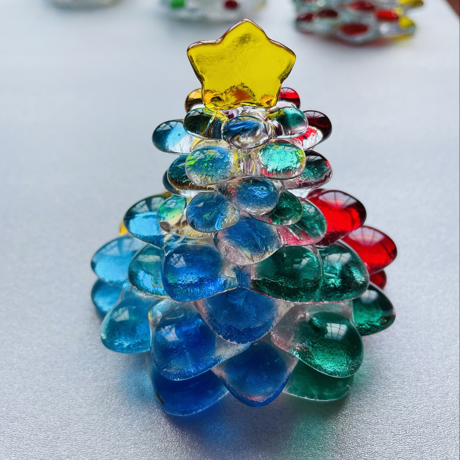 ガラス　クリスマスツリー?虹色?