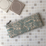 jungle relief  スリムポーチ　ベージュ×ミント　裏地　ミント　ポケット付き　ミナペルホネンの刺繍生地　