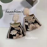 再再再販☆マーブルカボションとインド刺繍タッセルピアス/イヤリング(ブラック・ゴールド)