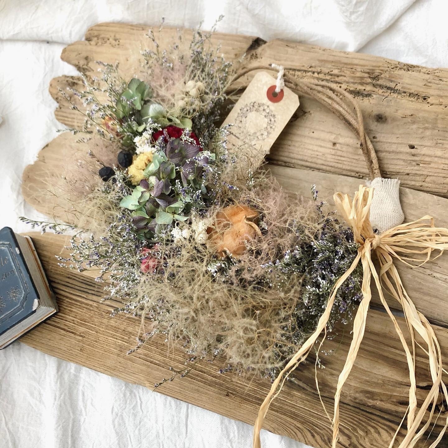 スモークツリーとブルーファンタジアのリース - naturalflowers