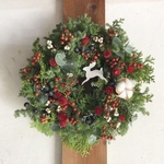 ベリーと白綿のクリスマスリース