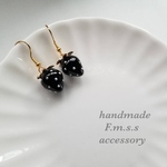 小ぶり いちご シンプル × ピアス ストロベリー イヤリング アレルギー対応 ノンホール樹脂ピアス 