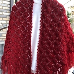 送料込み　手編みのウール100%のショール(真紅　大判　1点物)