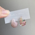 天使の涙 ﾌﾛｰｽﾞﾝﾌﾗﾜｰ ( ﾋﾟﾝｸﾌﾞﾗｳﾝ ドライフラワー クリア マーブル ぷっくり ぽってり いびつ フープ 雫 イヤリング ピアス )