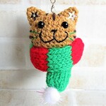 クリスマス☆2021～マフラー猫ストラップ【トラ猫・赤緑ツートン】