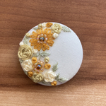 ビーズ刺繍くるみボタン（ヘアゴム/ブローチ）