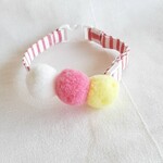 ストライプ３つポンポンの首輪(赤色ストライプ)　SサイズMサイズ