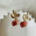 ガラスのいちごピアス/イヤリング