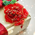 レッドローズガーデン🌹紅薔薇の揺れるブローチ🌹オートクチュール刺繍