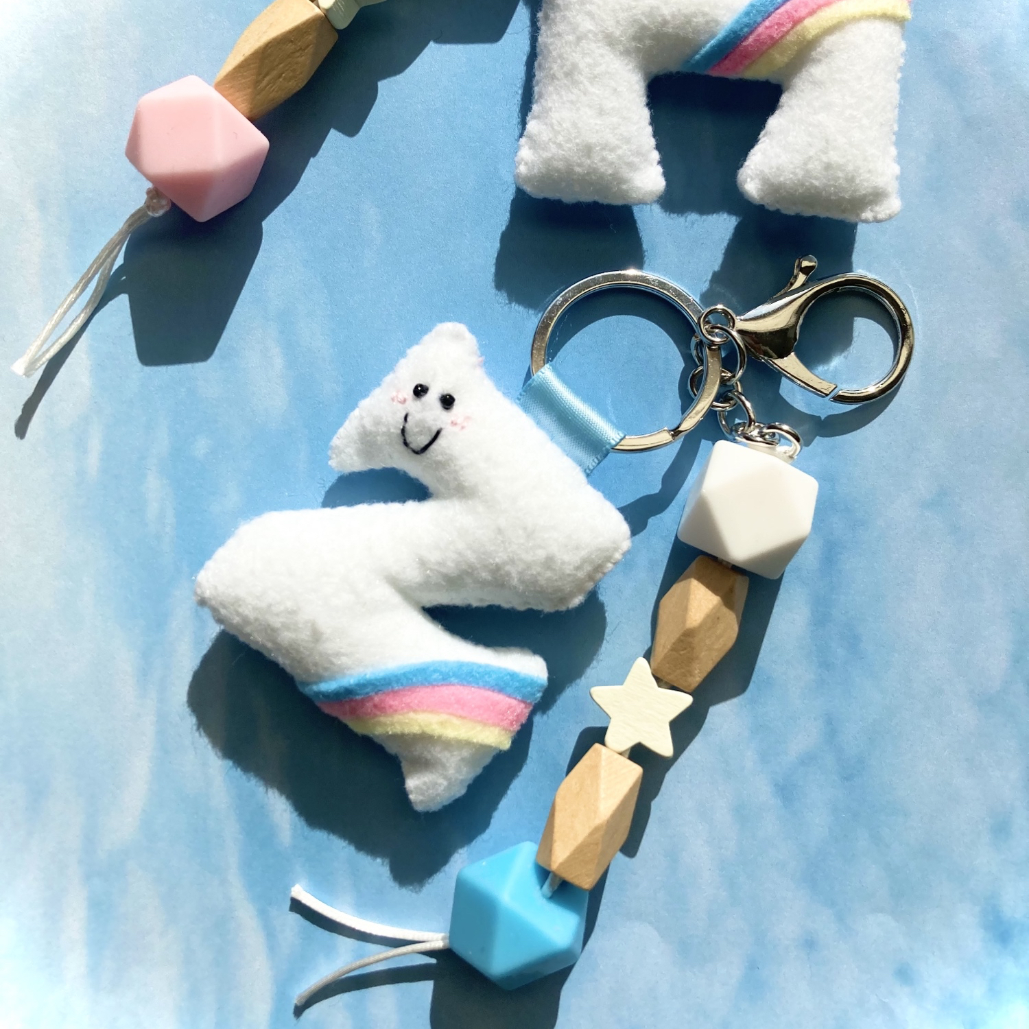 お名前入り】かわいいフェルトアルファベットのキーホルダー ブルー
