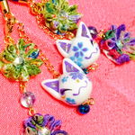 お狐ストラップ(藤)【つまみ細工】二輪花