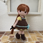 茶色いエプロンドレスの女の子（オビツ11サイズ）m44